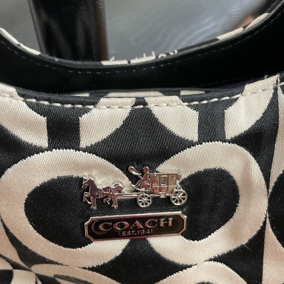 Beautiful 2007 Coach Bag never used. Has 3 compartments and all original tags. - Picture 2 of 8